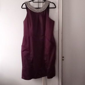 Beautiful, pearl neckline dress with pockets